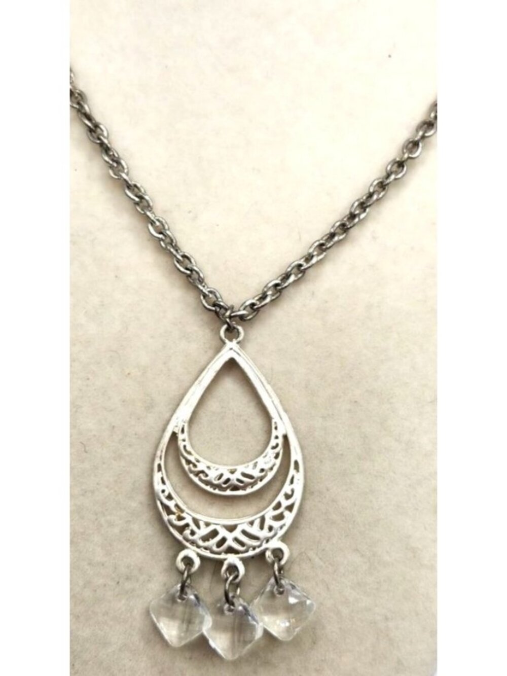 Silver Tone Filigree Pendant With 3 Faceted Crystal Dangle Beads 16"